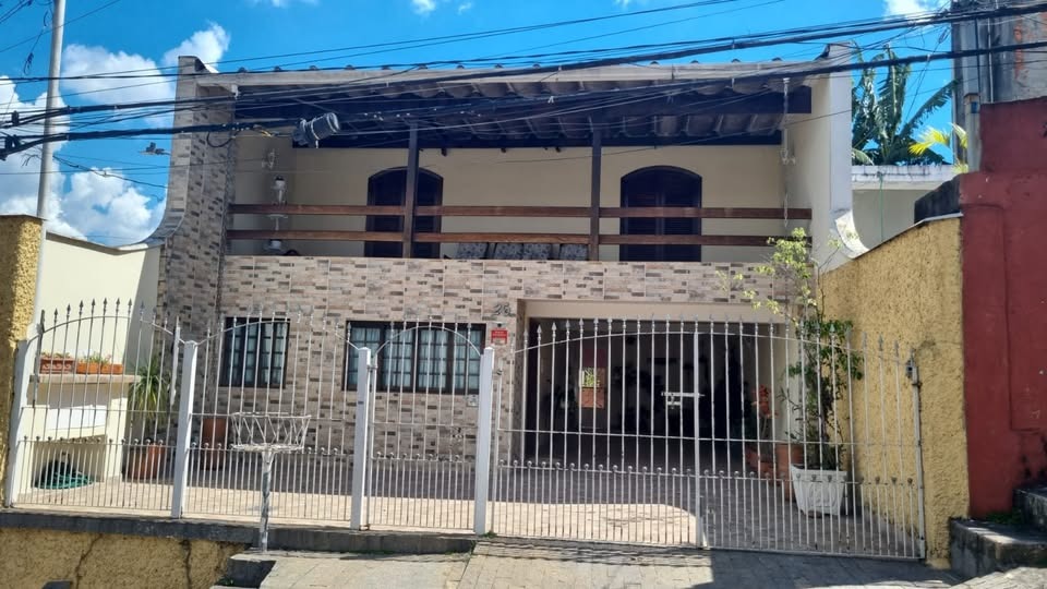 Exclusiva Residência com Edícula no Coração da Vila Santa Terezinha